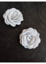 Ръчно изработени рози в сребърно и бяло от ламе 2 броя
